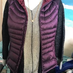 Bellani eggplant color soft superlight goosedown zipperr vest size smalll.